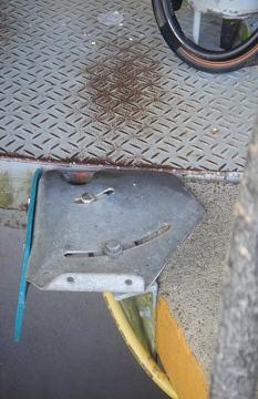Automatic teat sprayer